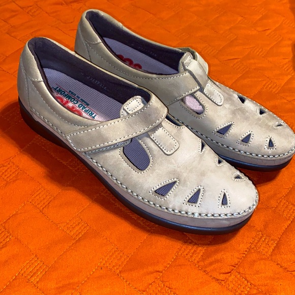 SAS | Roamer - Narrow- Velcro Walking Shoe| Color: Sage | Women’s Size: 7.5 - Picture 1 of 9